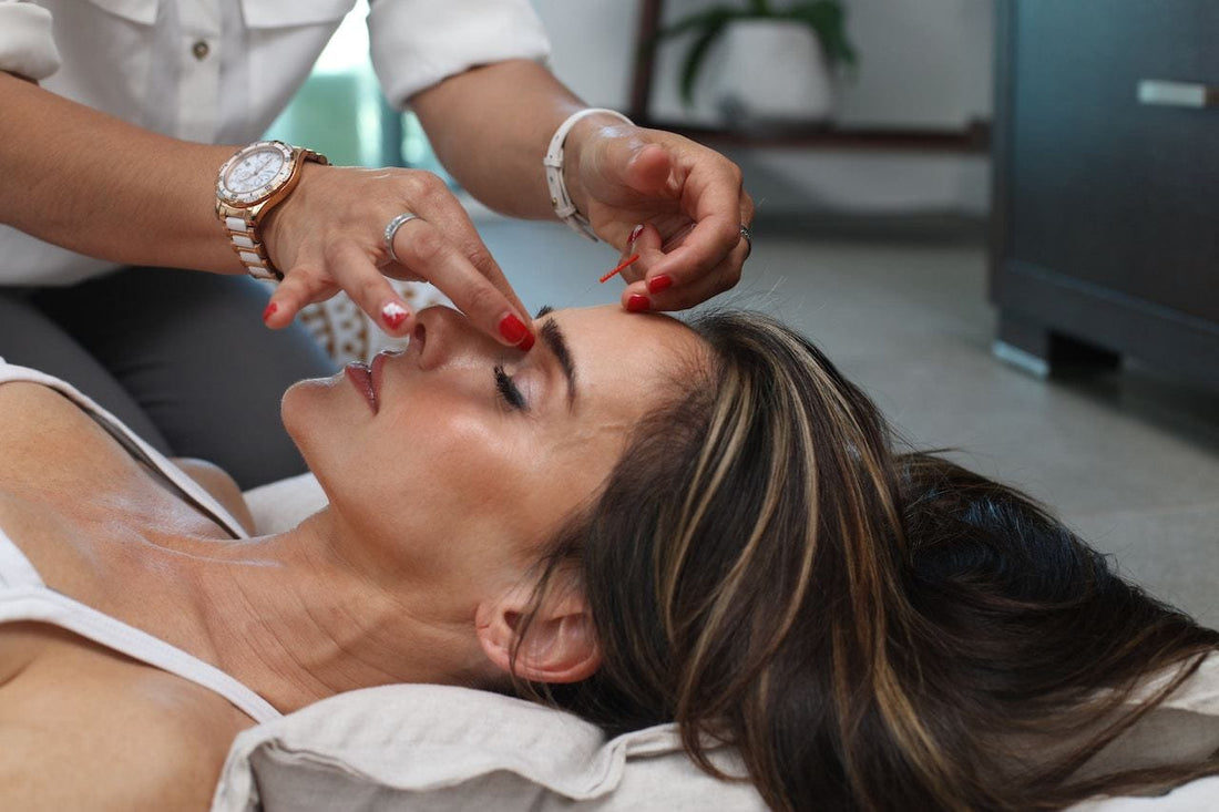 Augenbrauen-Massage: Das Brauen-Botox ohne Nadeln